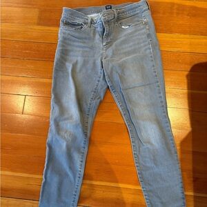 Women’s light grey Gap skinny jeans